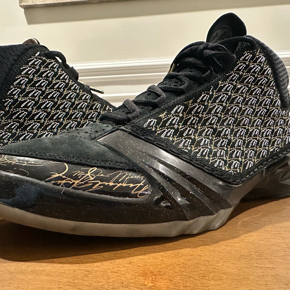 Air Jordan 23  Retro Trophy Black And Gold